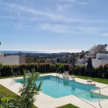 Luksusowe Apartamenty i Penthousy z Widokiem na Jezioro i Pola Golfowe w Nueva Andalucía – 15