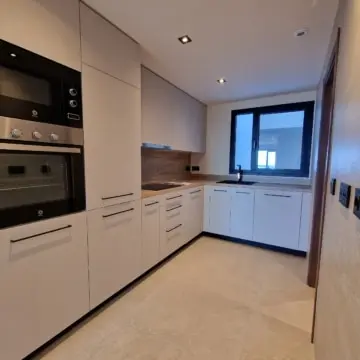 Luksusowe Apartamenty i Penthousy z Widokiem na Jezioro i Pola Golfowe w Nueva Andalucía – 16