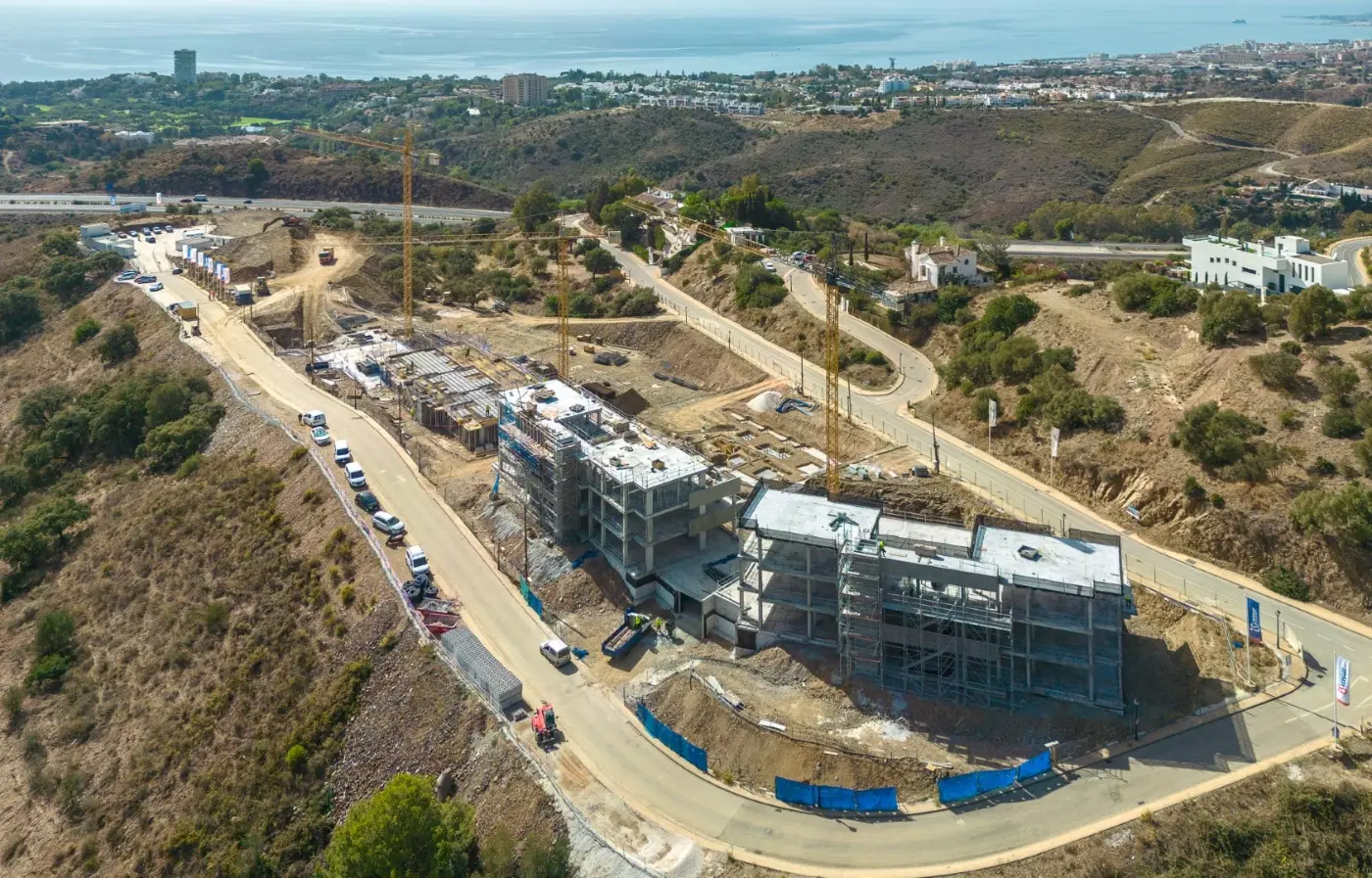 Ekskluzywne Apartamenty z Widokiem na Morze w Prestiżowej Urbanizacji Altos de los Monteros, Marbella – 2