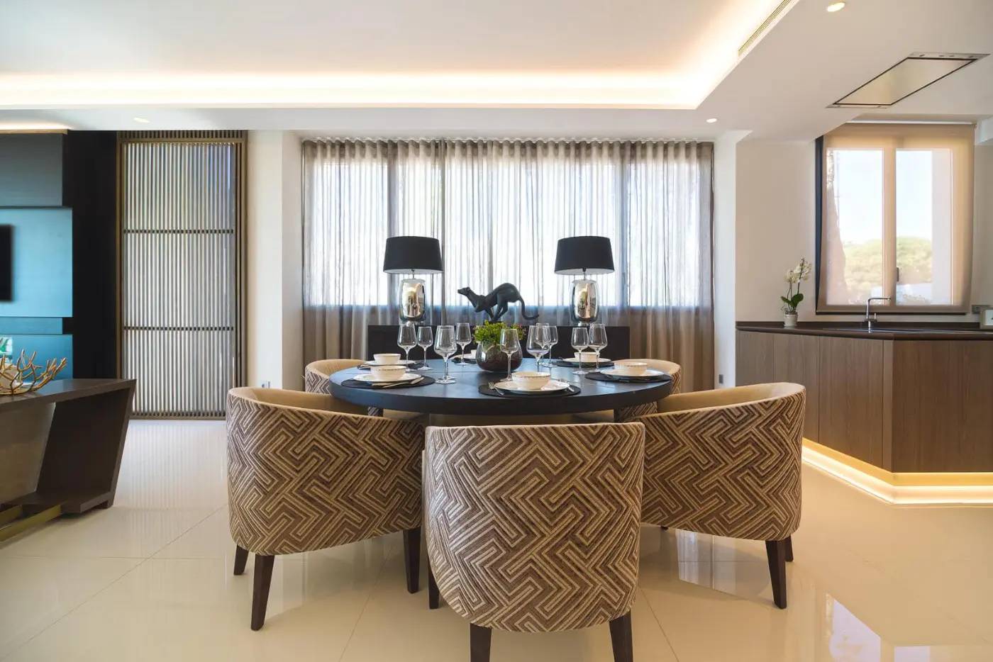 Ekskluzywne Apartamenty i Penthousy z Prywatnymi Tarasami i Widokiem na Morze na Złotej Mili Marbelli — Marbella, Hiszpania (zdjęcie 9 z 21)