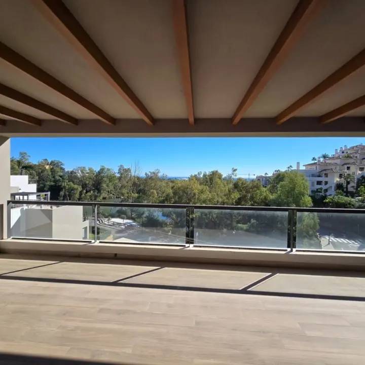 Luksusowe Apartamenty i Penthousy z Widokiem na Jezioro i Pola Golfowe w Nueva Andalucía — Marbella, Hiszpania (zdjęcie 14 z 20)