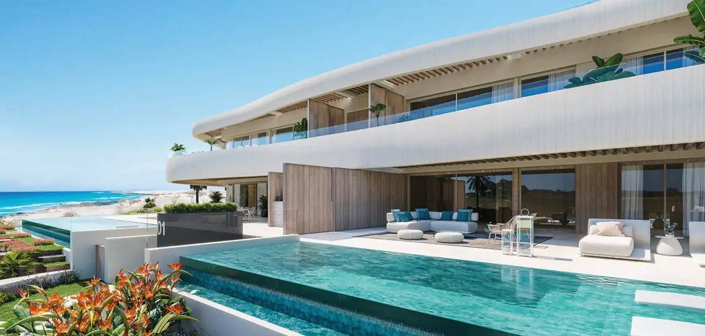 Luksusowe Apartamenty i Wille w Pierwszej Linii Plaży w Las Chapas, Marbella — Marbella, Hiszpania