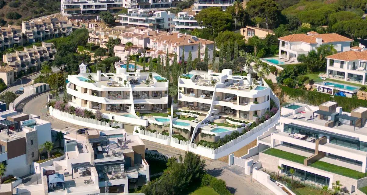 Ekskluzywne Apartamenty z Prywatnymi Basenami i Widokiem na Morze w Cabopino, Marbella — Marbella, Hiszpania
