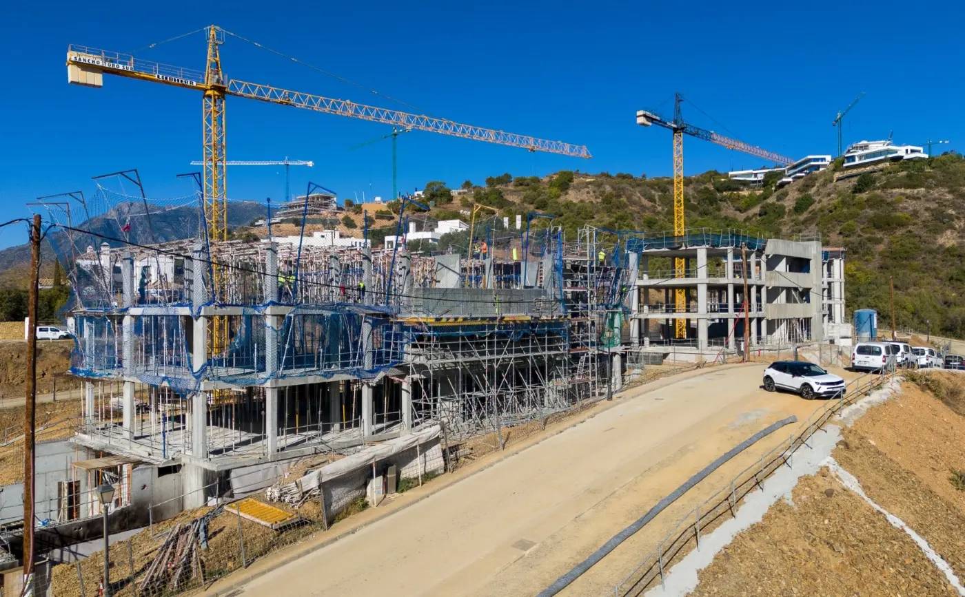 Ekskluzywne Apartamenty z Widokiem na Morze w Prestiżowej Urbanizacji Altos de los Monteros, Marbella — Marbella, Hiszpania (zdjęcie 3 z 10)