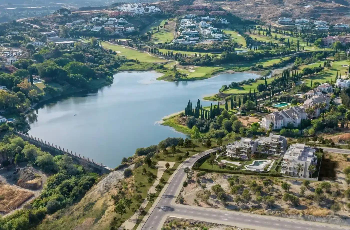 Apartamenty z widokiem na jezioro i pole golfowe – Los Flamingos, Estepona — Estepona, Hiszpania (zdjęcie 3 z 9)