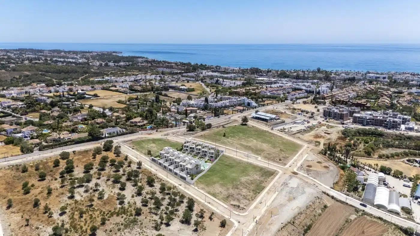 Nowoczesne domy z basenem i solarium przy polu golfowym – Los Flamingos, Estepona — Estepona, Hiszpania (zdjęcie 9 z 10)