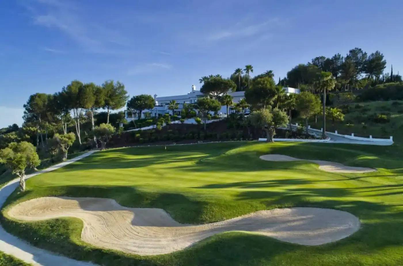 Apartamenty i penthousy z widokiem na pole golfowe w Estepona Golf — Estepona, Hiszpania (zdjęcie 18 z 25)