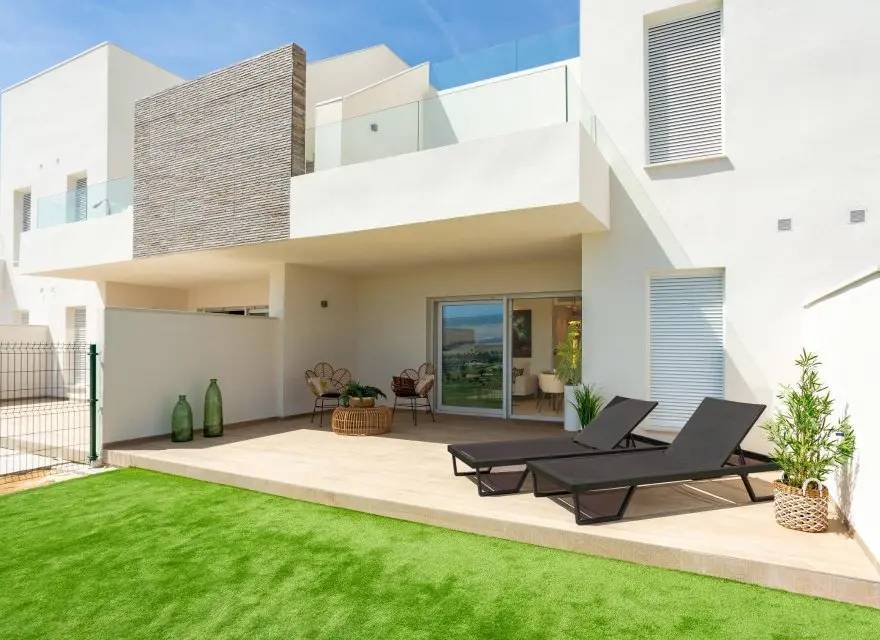 Nowoczesne Bungalowy z Ogrodem lub Solarium w Resorcie Golfowym — Algorfa, Hiszpania (zdjęcie 1 z 12)