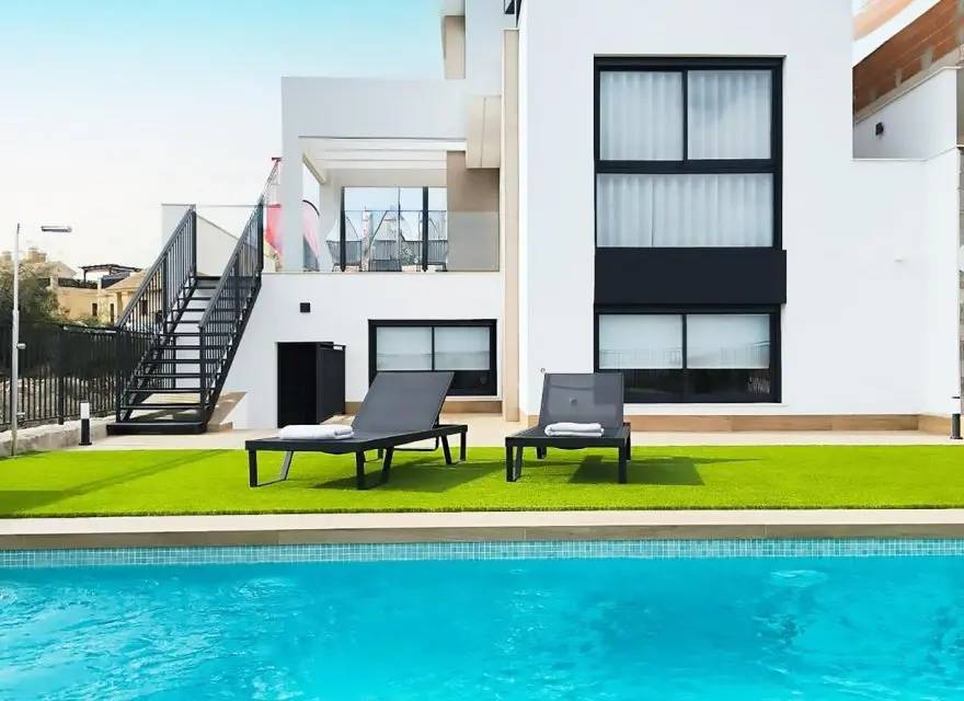 Gotowe Wille z Basenem i Solarium w Ekskluzywnym Resorcie Golfowym — Algorfa, Hiszpania (zdjęcie 3 z 15)