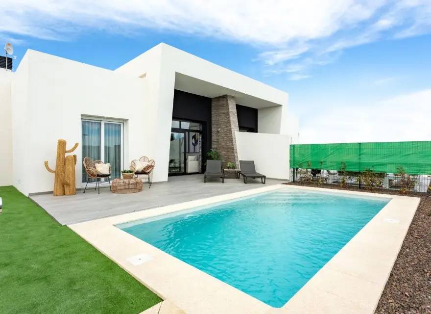 Parterowe Domy z Prywatnym Basenem i Ogrodem w La Finca Golf — Algorfa, Hiszpania (zdjęcie 1 z 13)