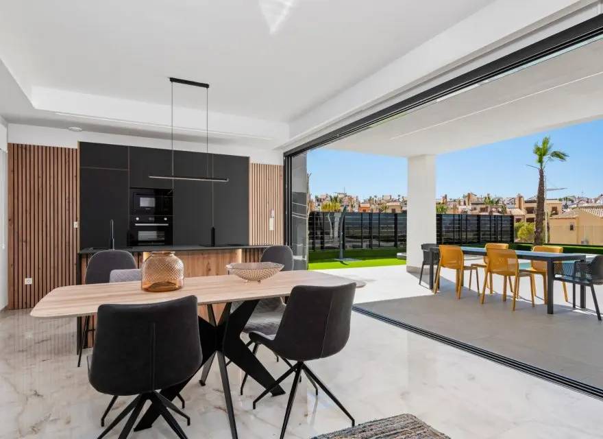 Parterowe Wille z Basenem i Solarium 150 m² w Resorcie La Finca Golf — Algorfa, Hiszpania (zdjęcie 11 z 15)