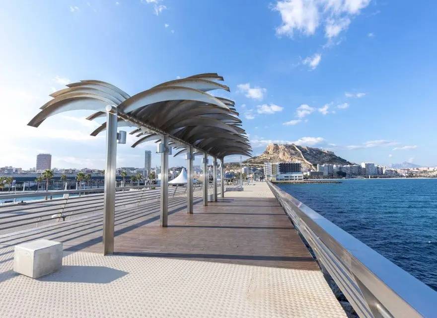 Kameralny Budynek z Apartamentami w Centrum Alicante pod Wynajem — Alicante, Hiszpania (zdjęcie 3 z 15)