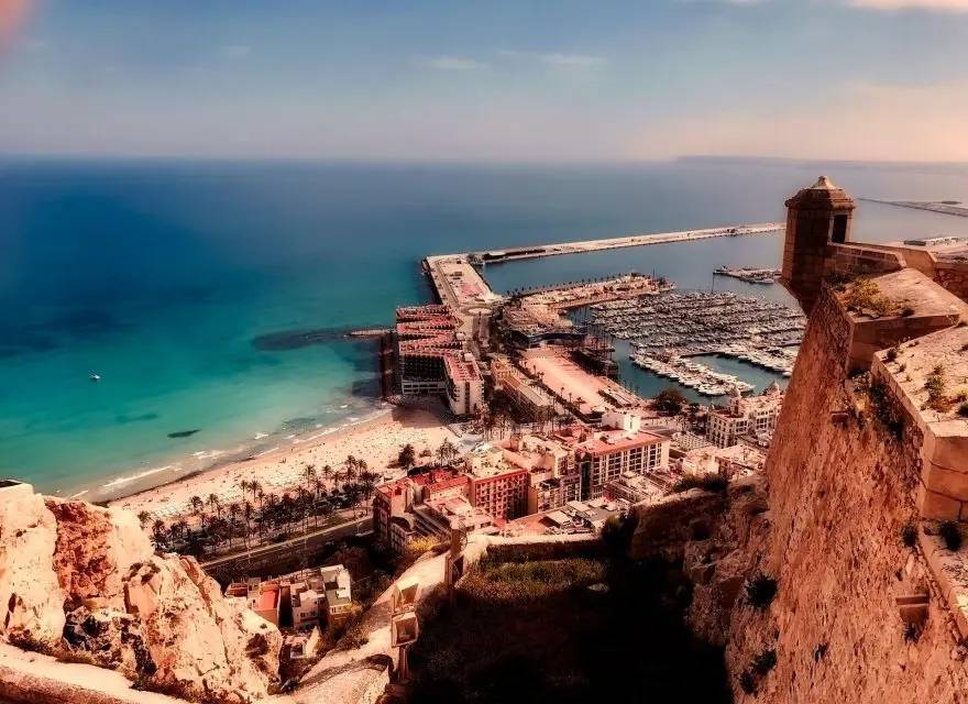 Kameralny Budynek z Apartamentami w Centrum Alicante pod Wynajem — Alicante, Hiszpania (zdjęcie 6 z 15)