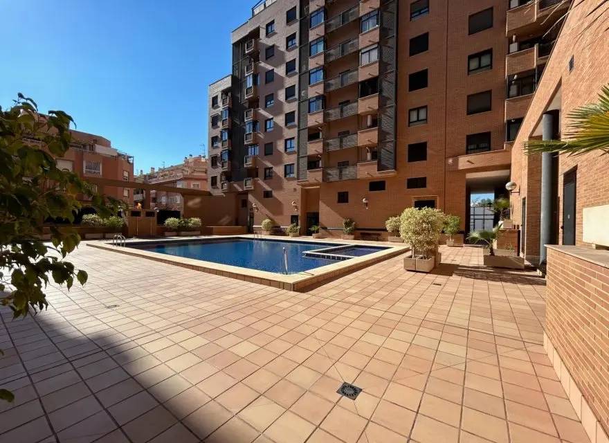 Stylowe Dwupoziomowe Lofty w Dzielnicy Benalúa, 1 km od Plaży — Alicante, Hiszpania (zdjęcie 1 z 15)