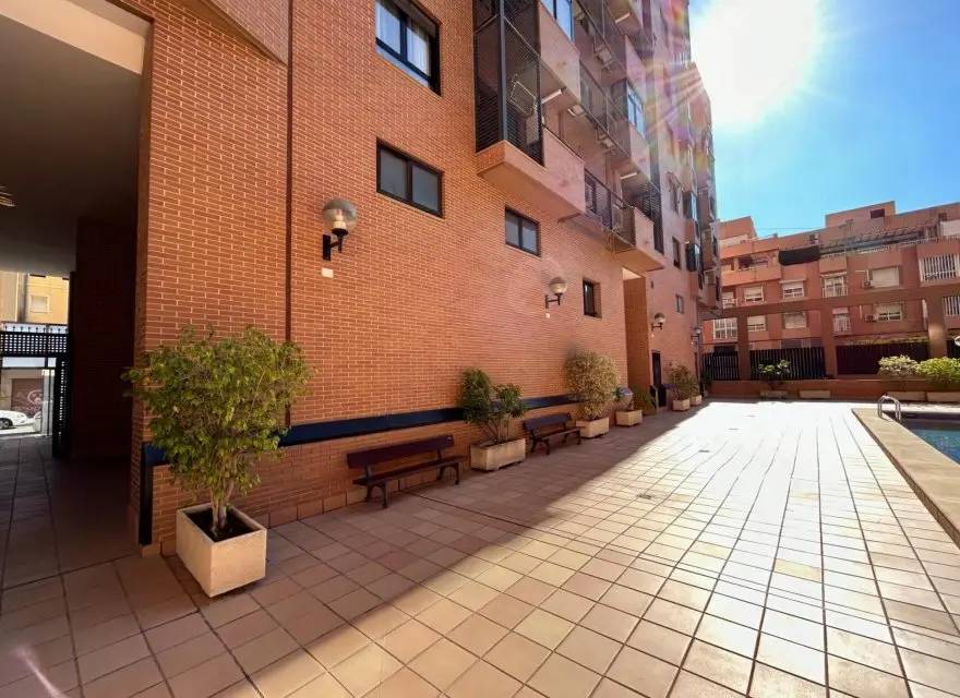 Stylowe Dwupoziomowe Lofty w Dzielnicy Benalúa, 1 km od Plaży — Alicante, Hiszpania (zdjęcie 2 z 15)