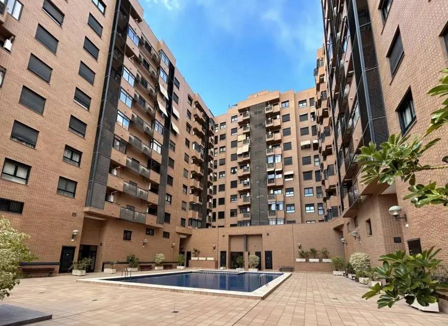 Stylowe Dwupoziomowe Lofty w Dzielnicy Benalúa, 1 km od Plaży — Alicante, Hiszpania (zdjęcie 4 z 15)