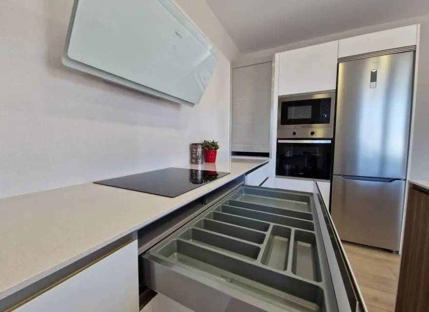 Nadmorskie Apartamenty z Tarasem 10 Minut Spacerem od Plaży San Juan — Alicante, Hiszpania (zdjęcie 13 z 15)