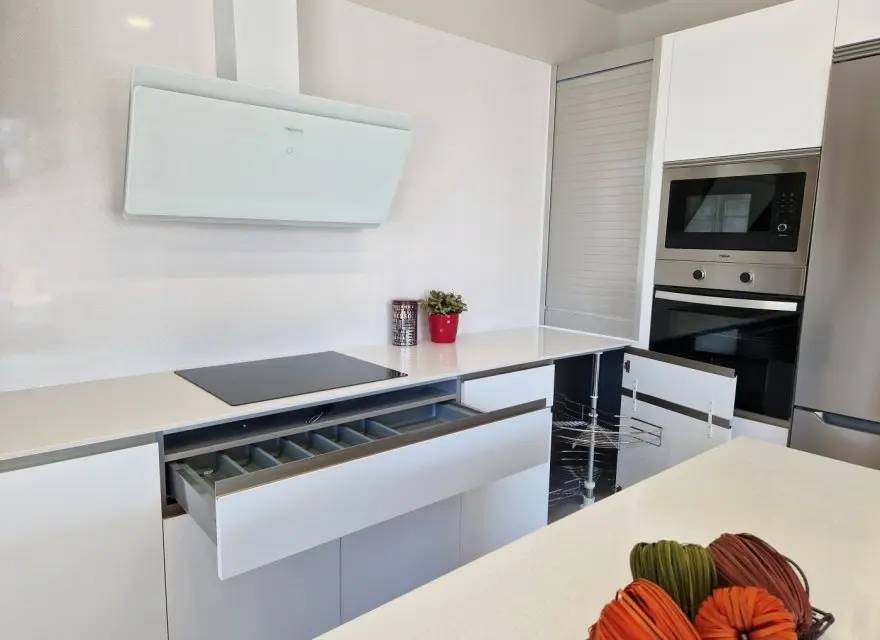 Nadmorskie Apartamenty z Tarasem 10 Minut Spacerem od Plaży San Juan — Alicante, Hiszpania (zdjęcie 14 z 15)