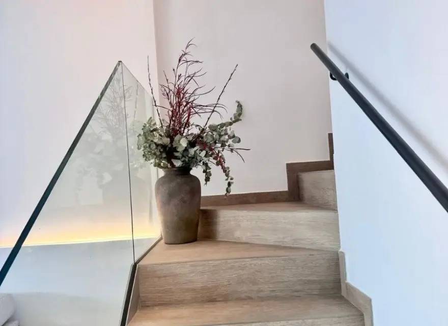 Nowy Dom z Solarium i Pergolą Bioklimatyczną na Osiedlu z Basenem — Mutxamel, Hiszpania (zdjęcie 4 z 15)