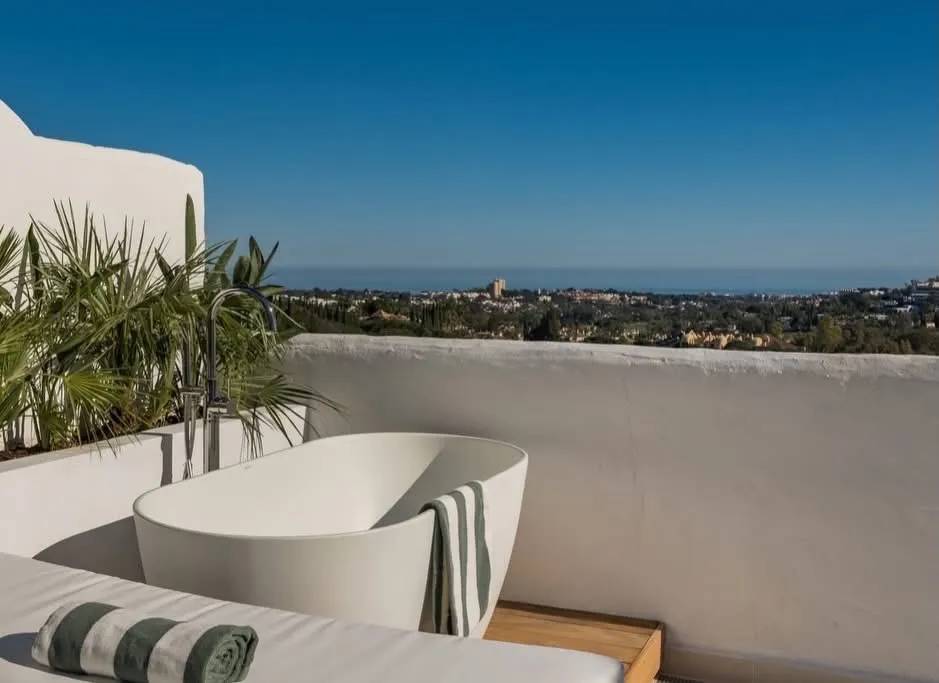Dwupoziomowy penthouse  położony w prestiżowej dzielnicy Nueva Andalusia — Marbella, Hiszpania (zdjęcie 3 z 10)