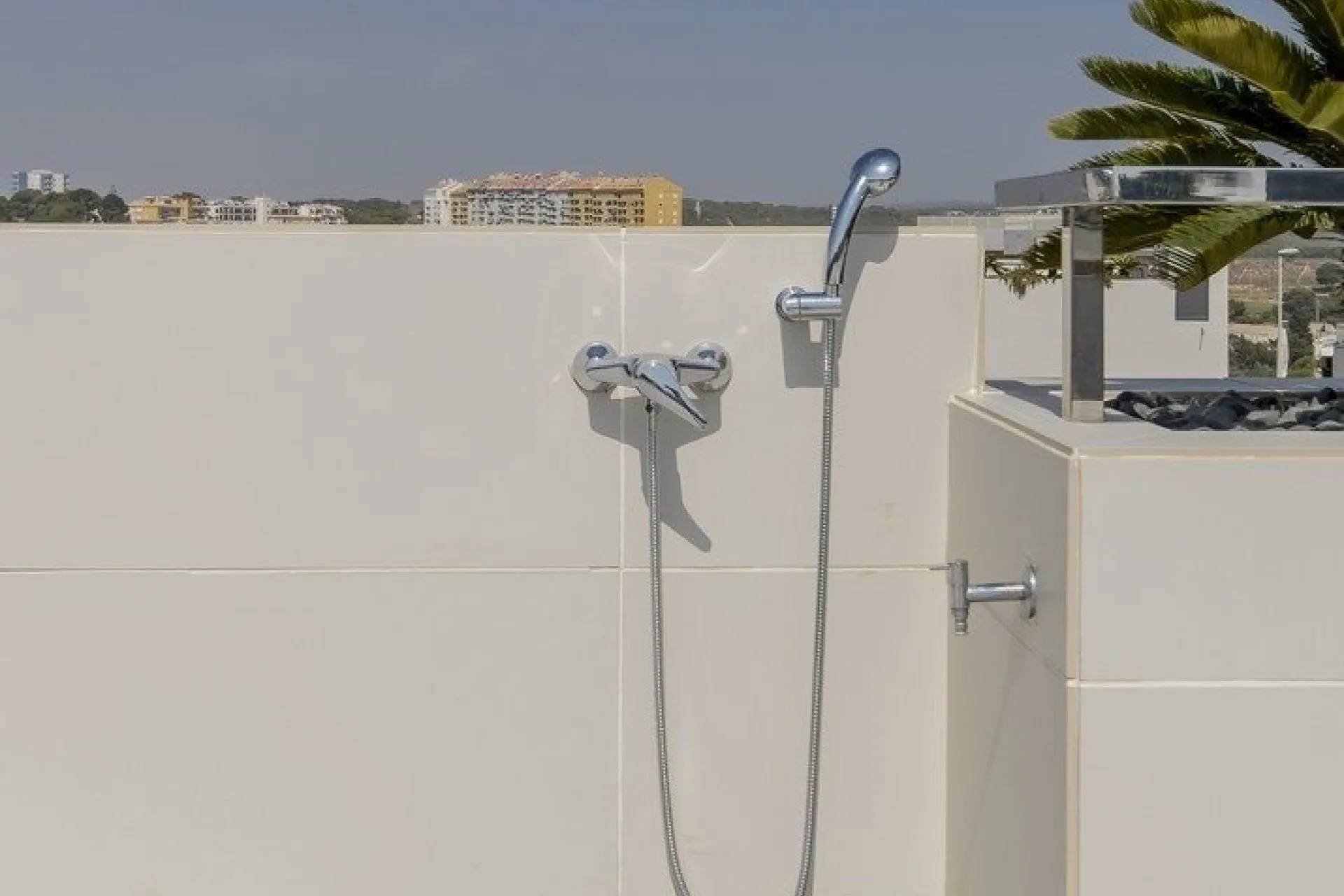 Nowoczesna willa 250 metrów od plaży  — Orihuela Costa ,  Alicante, Hiszpania (zdjęcie 43 z 49)